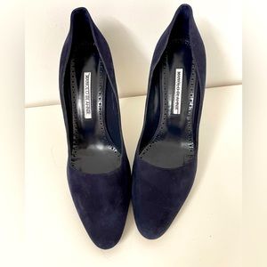 SALE! NWOT Manolo Blahnik Navy Blue Suede Heels Sz 9.5